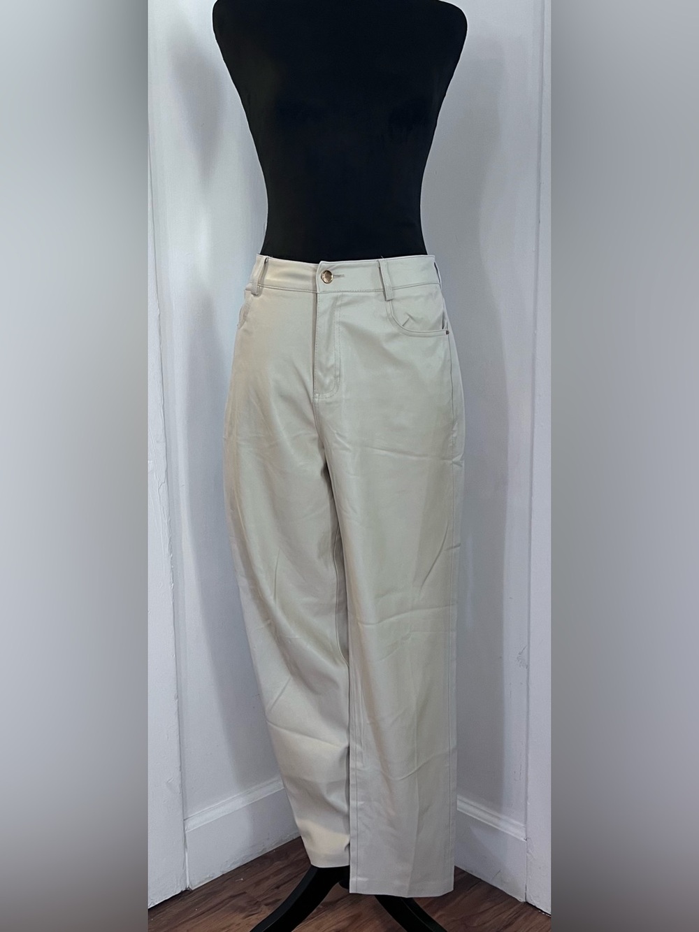 ZARA Vegan Faux Leather Women's Cream Colored Straight Leg Pants Size 4